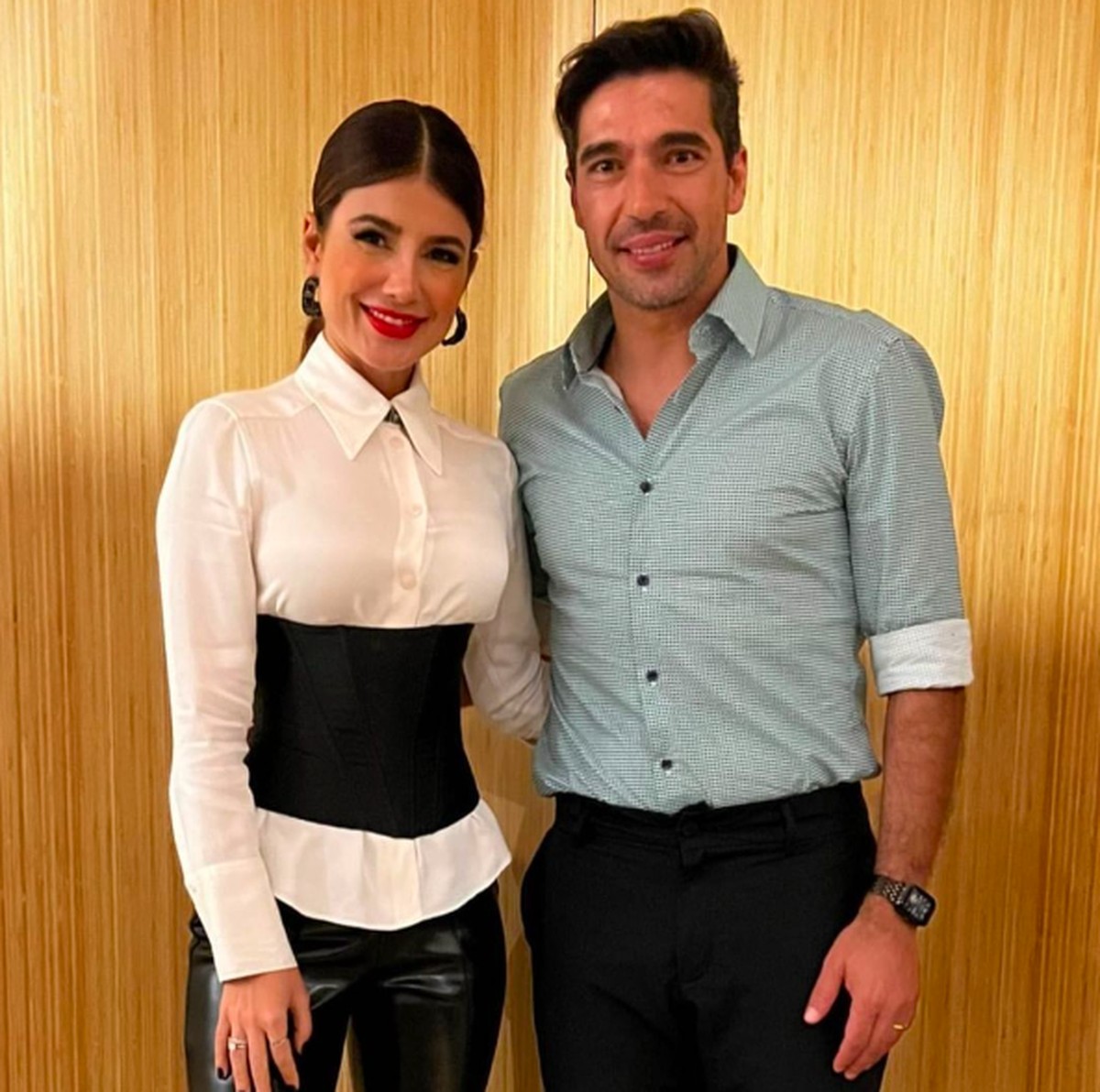 Abel Ferreira marca presença em camarim de Paula Fernandes e cantora 