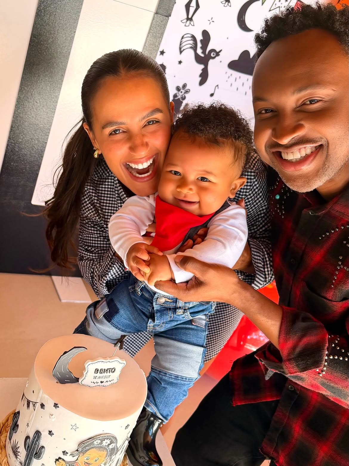 Thiaguinho e Carol Peixinho: festa de 10 meses do filho