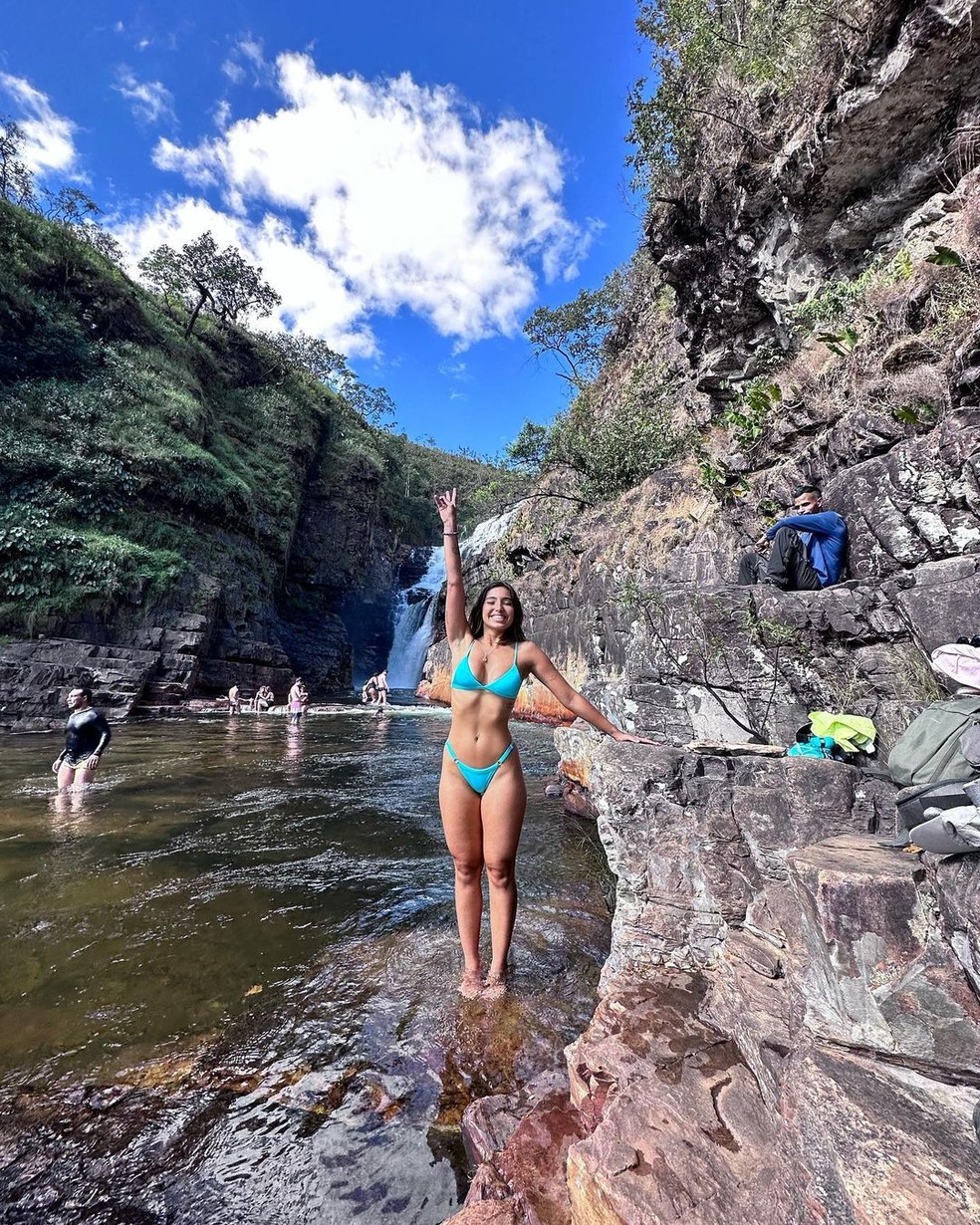 Vanessa Lopes em passeio na cachoeira — Foto: Instagram/Reprodução