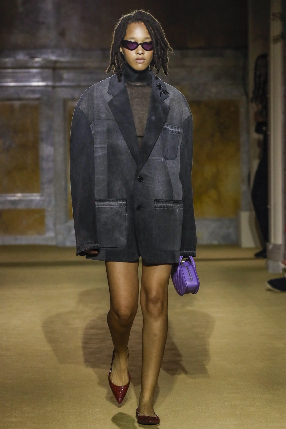 Coach usa casacos sem calça como inspiração na New York Fashion Week — Foto: Victor VIRGILE/Gamma-Rapho via Getty Images