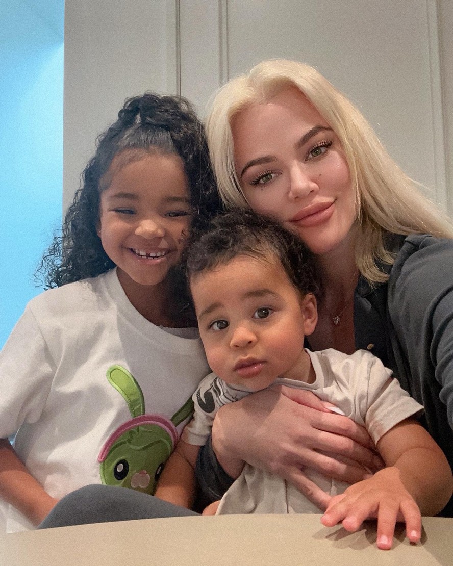 Khloe Kardashian e os filhos True e Tatum
