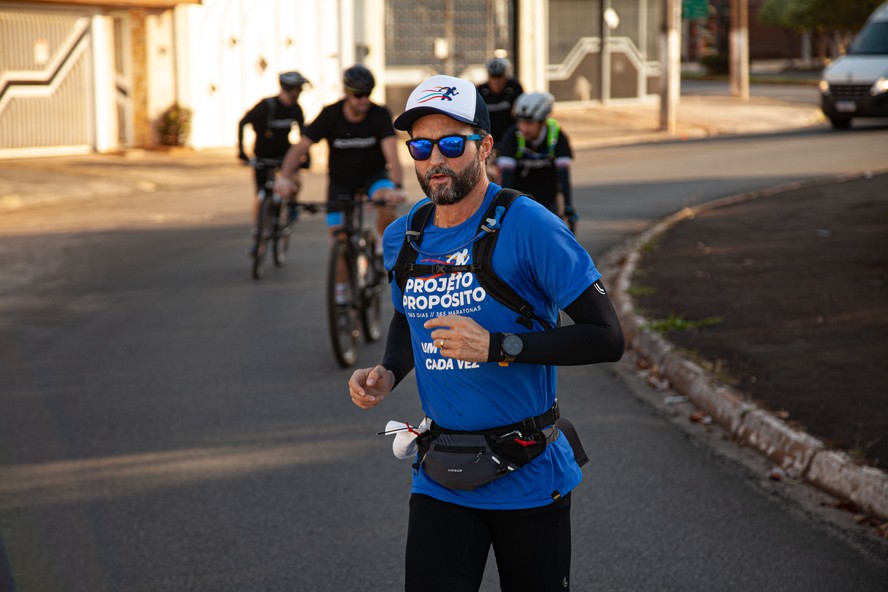 Hugo Farias na corrida da sua primeira maratona realizada no dia 28 de agosto de 2022, em Americana