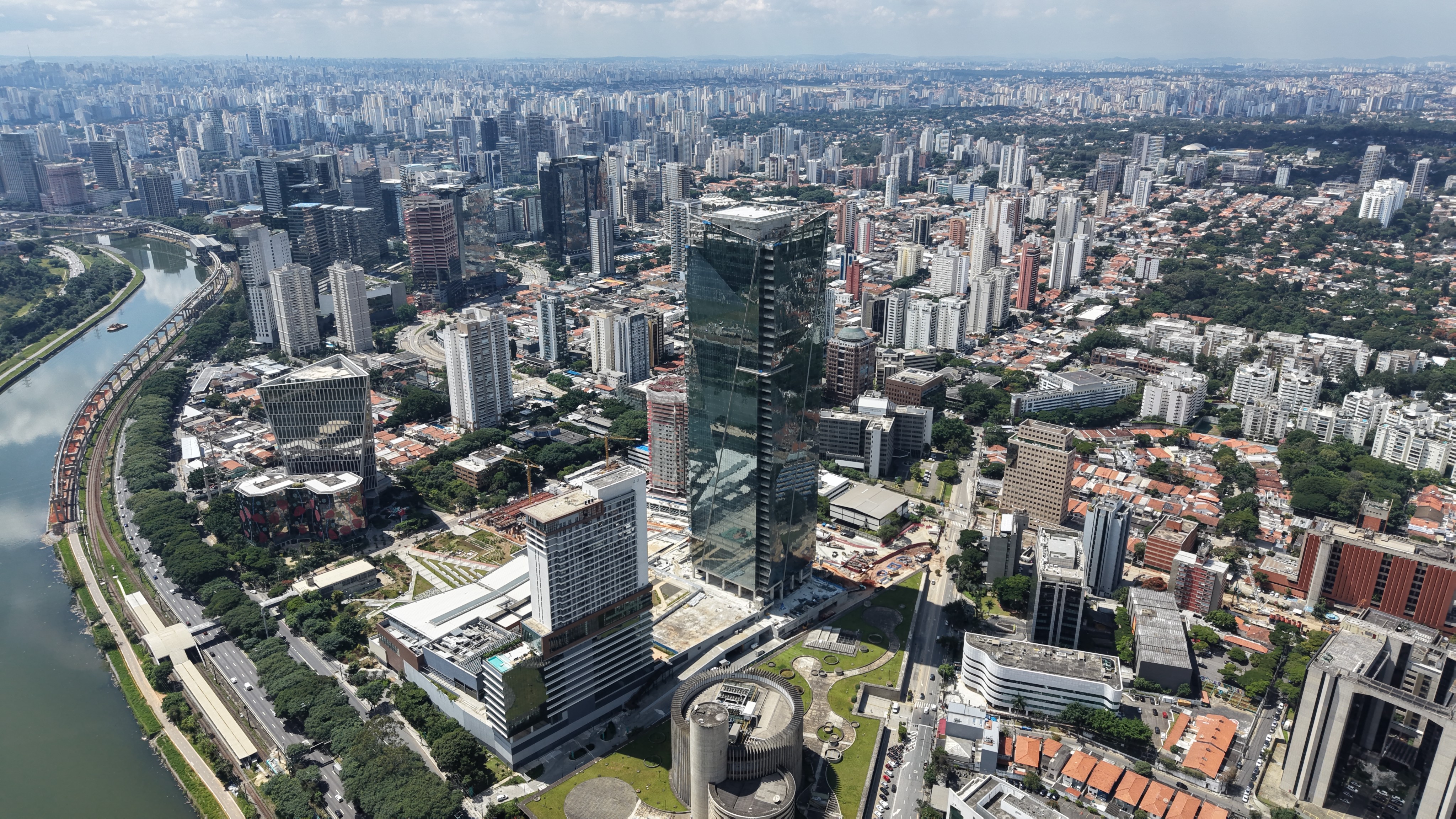 219 metros de altura e com parque próprio: prédio em SP entra na 'onda' de Balneário Camboriú e será o mais alto da cidade; veja detalhes