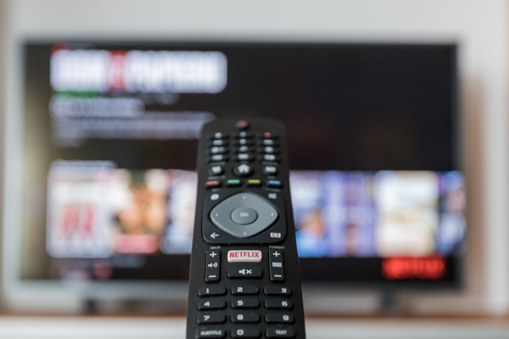É preciso pesquisar bem para encontrar a melhor opção de TV para seu bolso e o tipo de uso   — Foto: Piotr Cichosz/ Unsplash