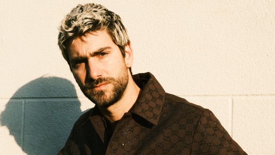 Diretor visual do KATSEYE, brasileiro aposta na mistura cultural para criar estética do fenômeno global