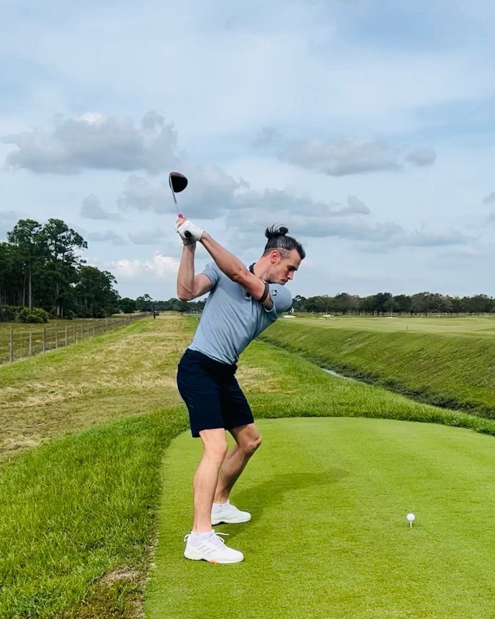 Bale jogando golfe em campo nos Estados Unidos — Foto: Reprodução / Instagram