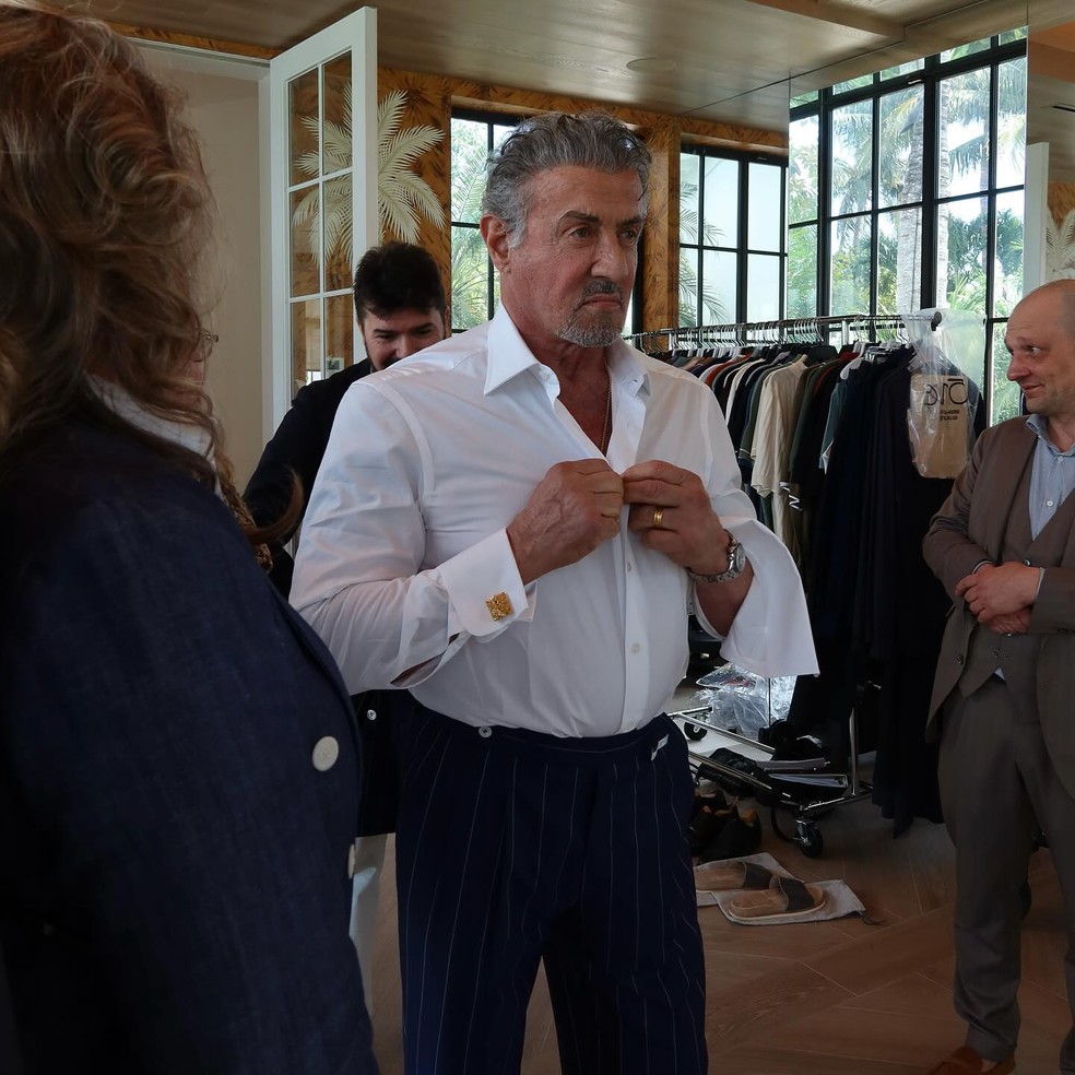 Stallone nos bastidores da série 'Tulsa King'. — Foto: Reprodução/Instagram