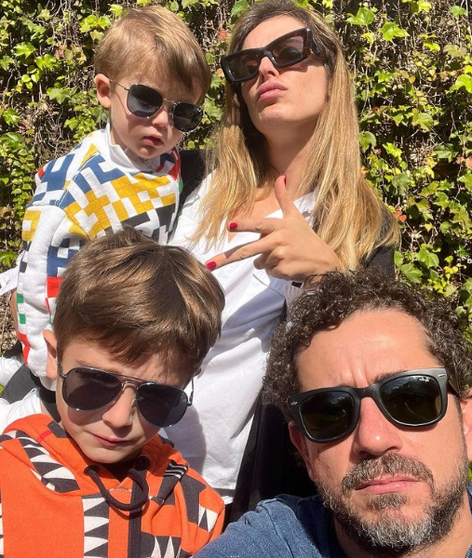 Rafa Brites e Felipe Andreoli curtem final de semana em família