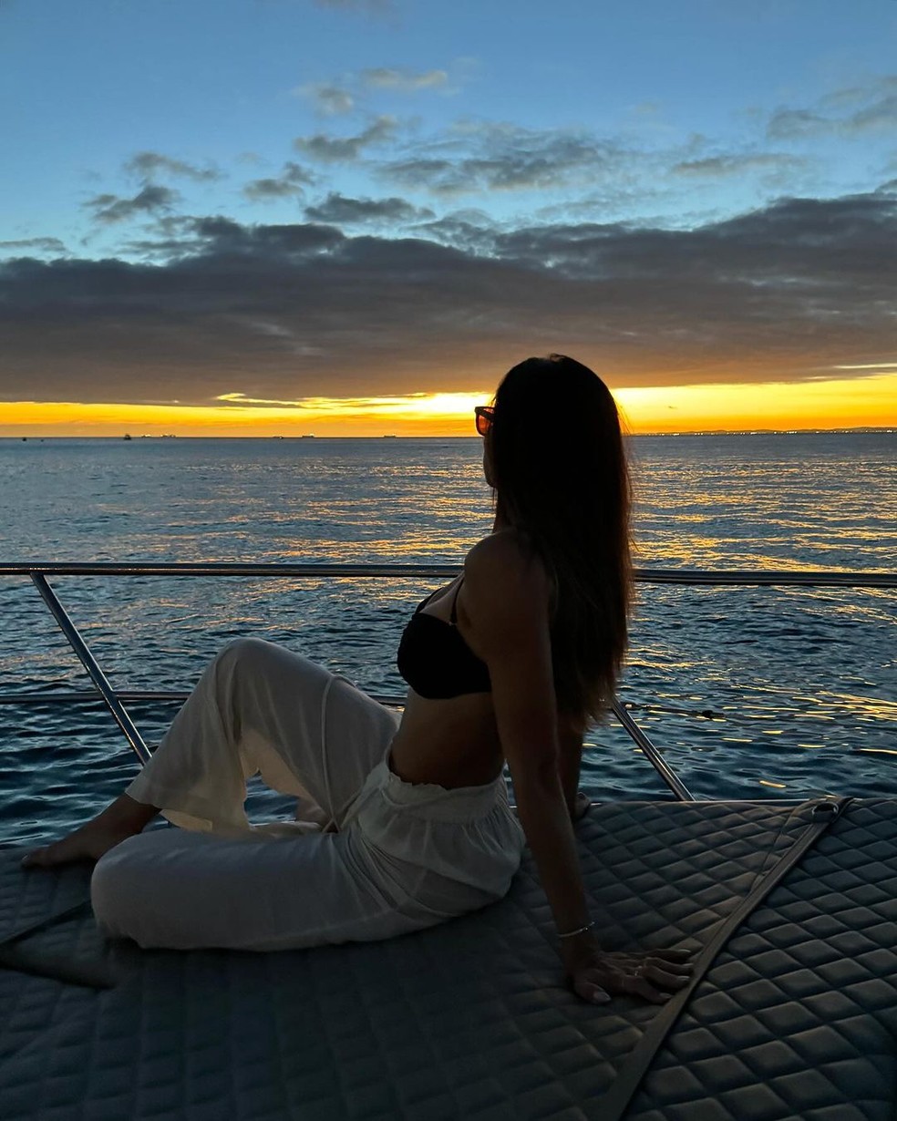 Mari Gonzalez encanta ao abrir álbum na Bahia: 'Irradiando luz'