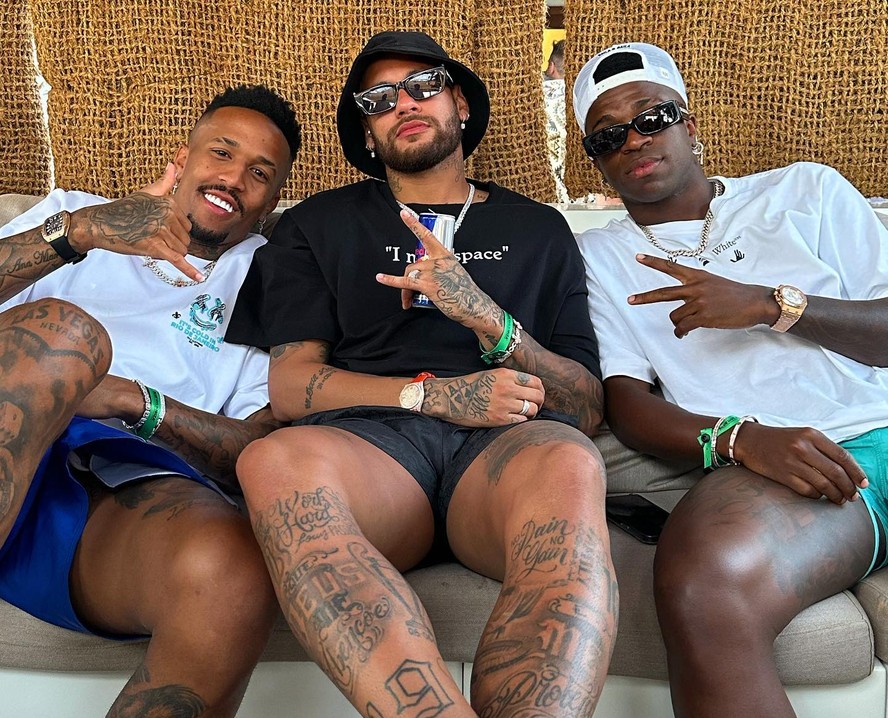 Neymar, Vini e Militão se encontram em Ibiza