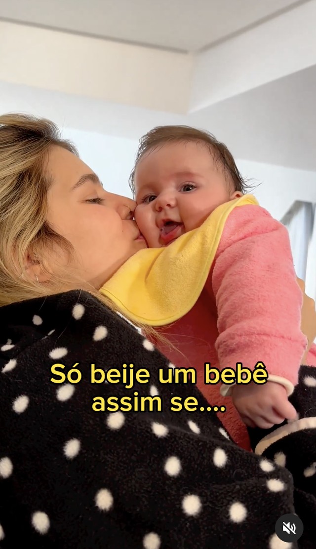 Sincerona, Viih Tube dá dica sobre beijo no rosto de bebês