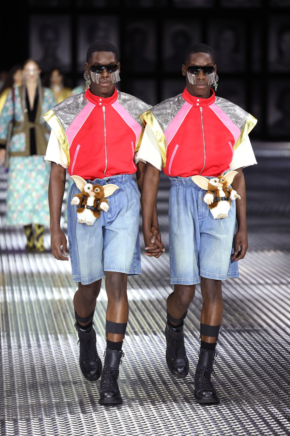 Bermudas jeans fizeram presença em desfile Gucci na Fashion Week de Milão — Foto: Daniele Venturelli/Getty Images for Gucci