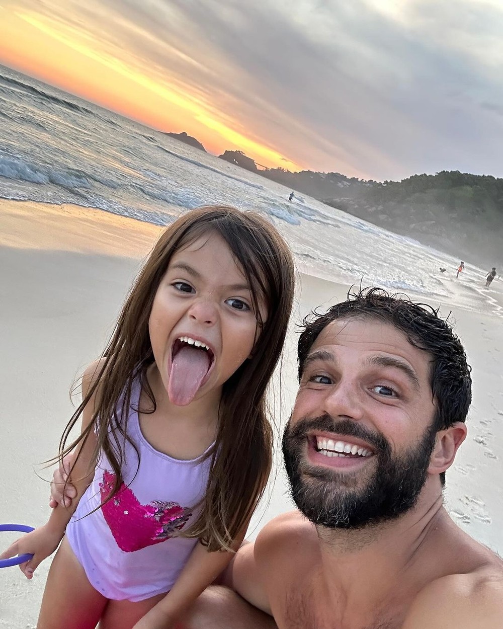 Filha de Sabrina Sato curte férias com pai, Duda Nagle, e recebe ...