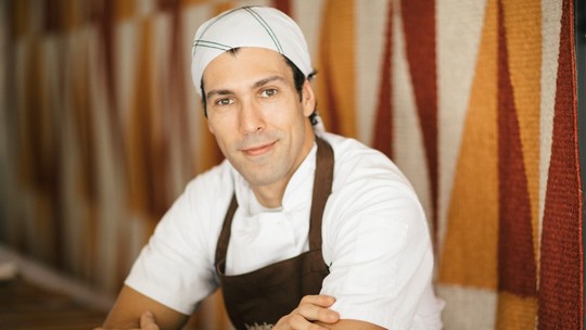 Quem é Rodrigo Oliveira, chef que substitui Fogaça no 'MasterChef Brasil'
