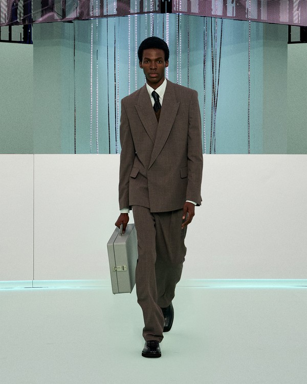BOSS para semana de moda de Milão com desfile see now, buy now seguido ...