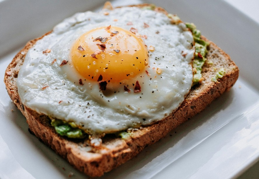 O que comer além dos ovos para bater sua meta de proteína