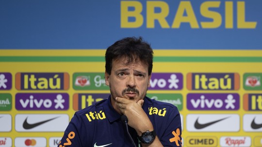 Fernando Diniz convoca Seleção Brasileira sem luxo e usa relógio de R$ 200 