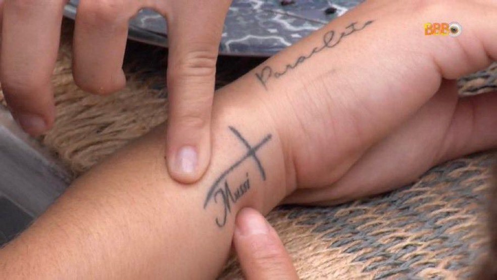 BBB 23: Key Alves faz tatuagem em homenagem a Rodrigo Mussi — Foto: Reprodução/Globoplay