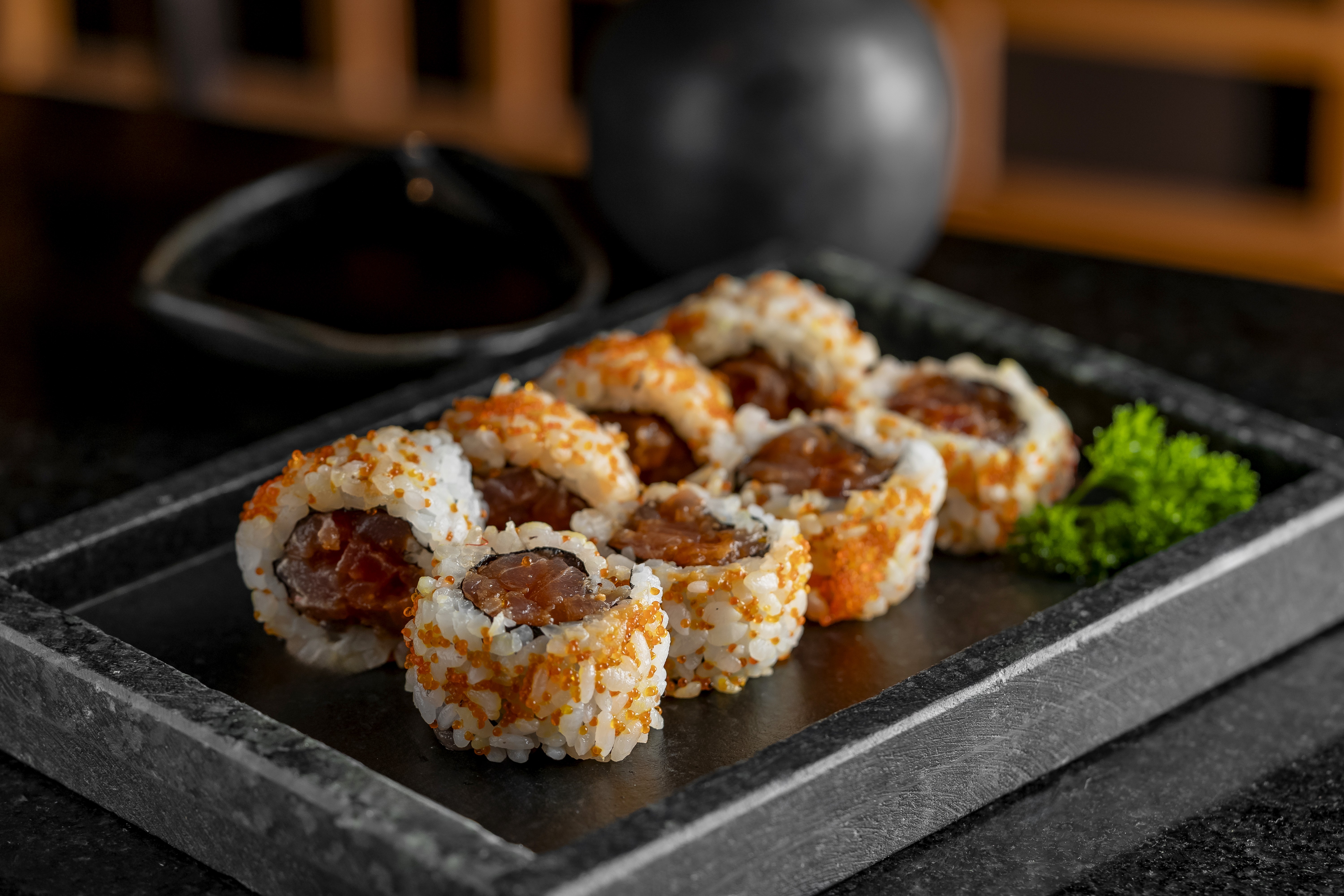 Restaurante japonês oferece parcelamento em até duas vezes e gera debate nas redes sociais; entenda