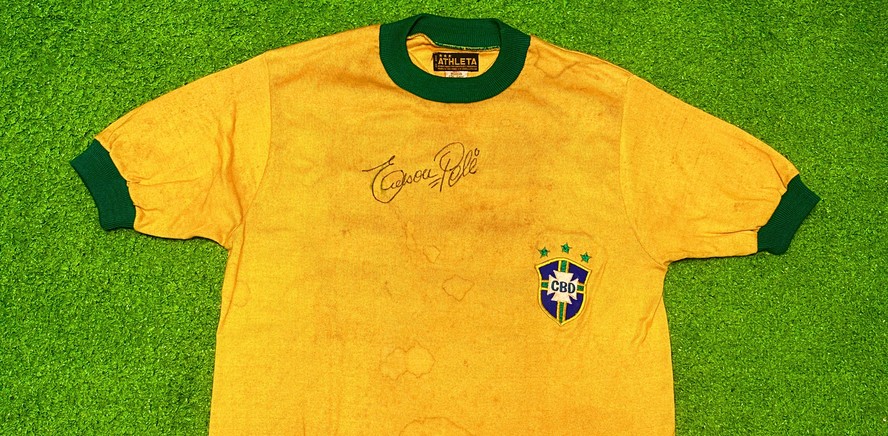 Camisa da Seleção Brasileira de 1971 assinada por Pelé