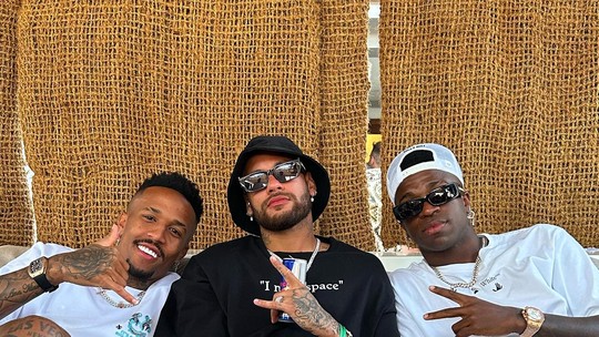 Relógios de Neymar, Vini e Militão beiram R$ 2 mi somados em foto de Ibiza