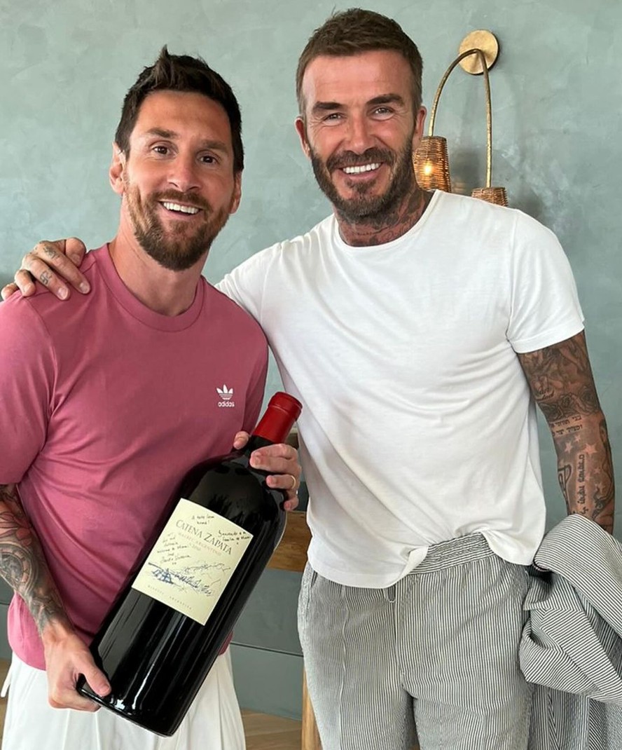 David Beckham presenteia Messi por aniversário de 37 anos com vinho ...