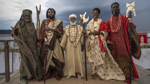 4 mil peças, pó de ouro e símbolos ancestrais: por dentro do figurino da novela 'A Nobreza do Amor'