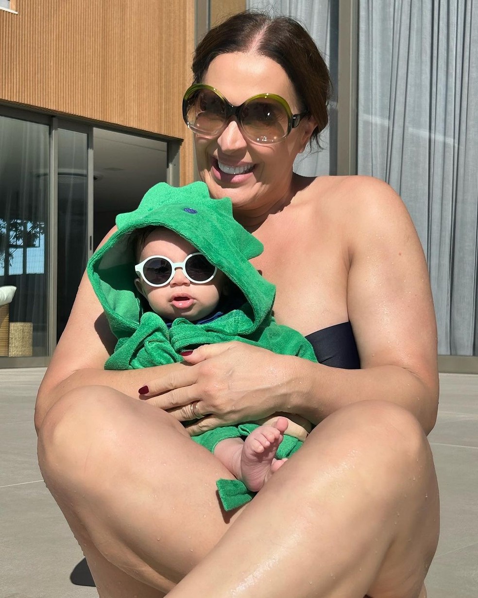 Claudia Raia e o filho caçula, Luca, de seis meses — Foto: Reprodução/Instagram