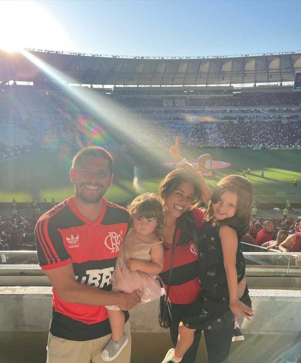 Yanna Lavigne e Bruno Gissoni em ida de família ao Maracanã — Foto: Reprodução/Instagram