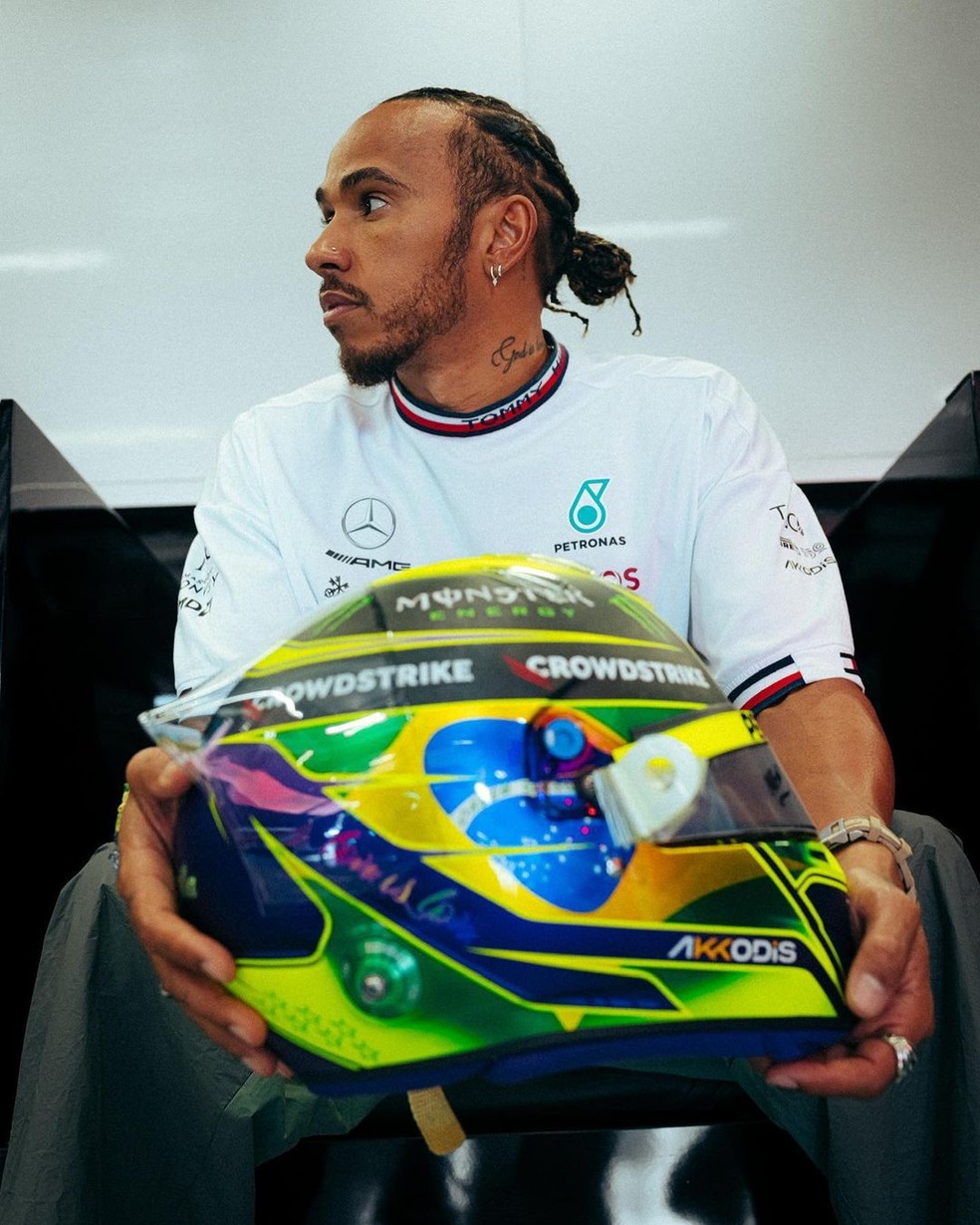 Hamilton escolhe capacete com as cores da bandeira do Brasil para o GP