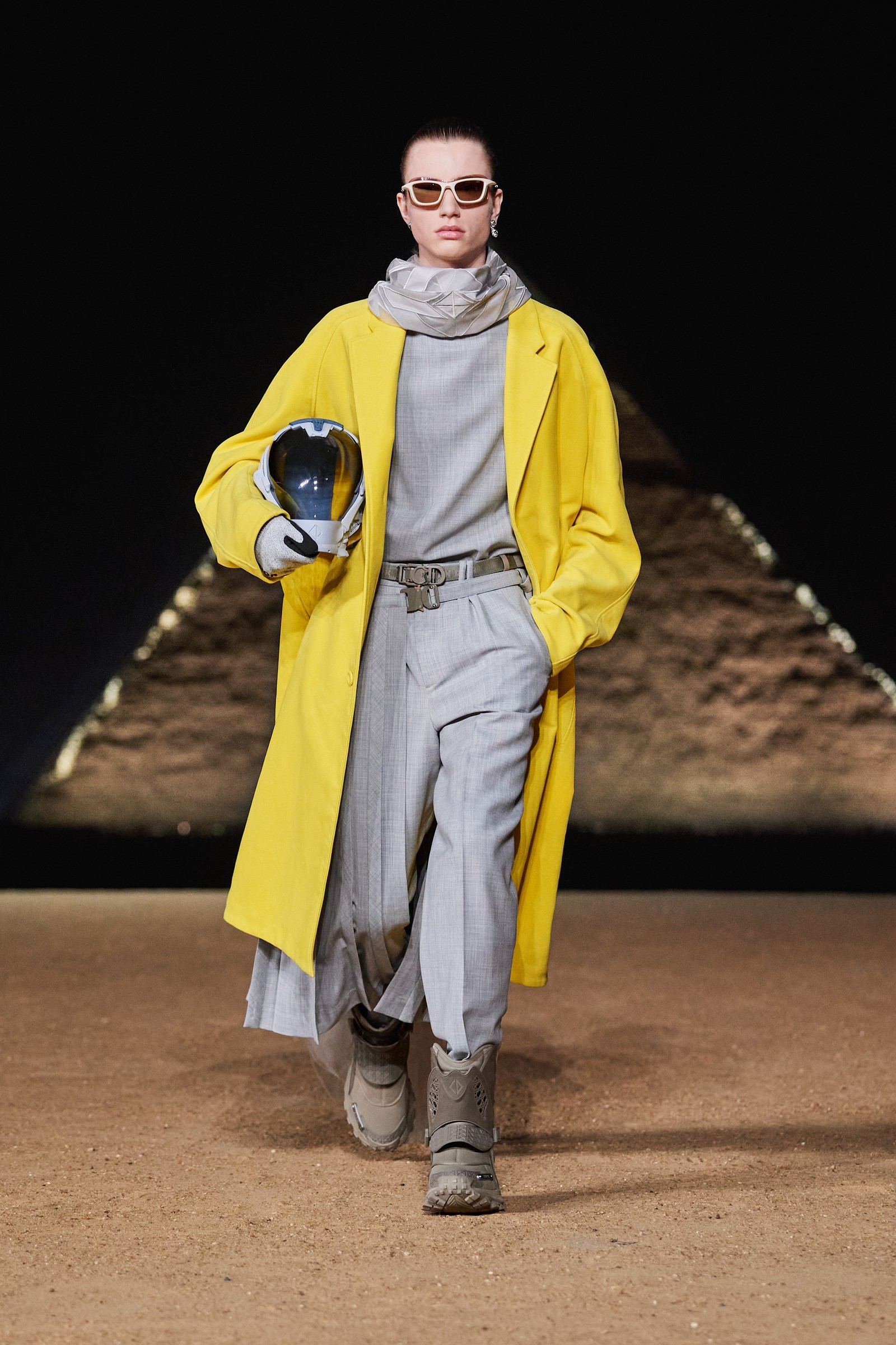 O semi-kilt - e outros tesouros que a Dior mostrou no Egito