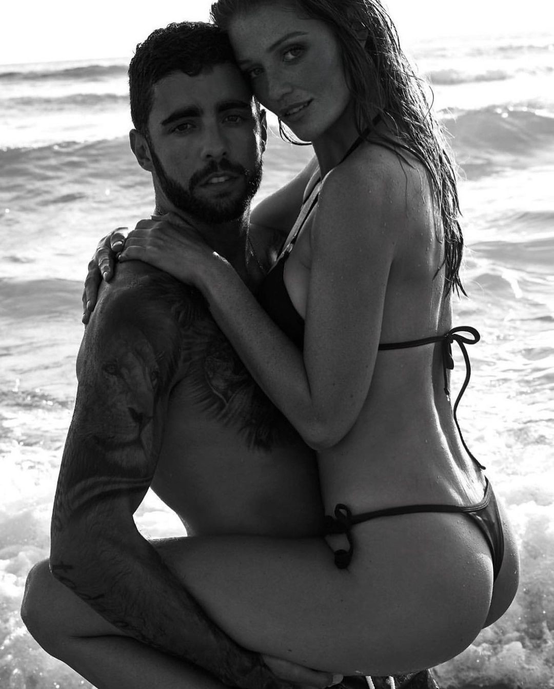 Pedro Scooby e Cintia Dicker em ensaio picante na praia — Foto: Reprodução/Instagram