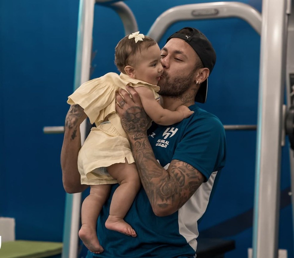 Neymar Jr mostra fotos de treino especial com sua filha, Mavie | GQ | GQ