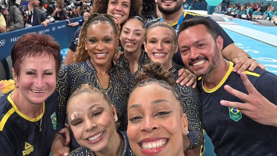 Ginastas brasileiras compartilham 'selfie da vitória' após bronze