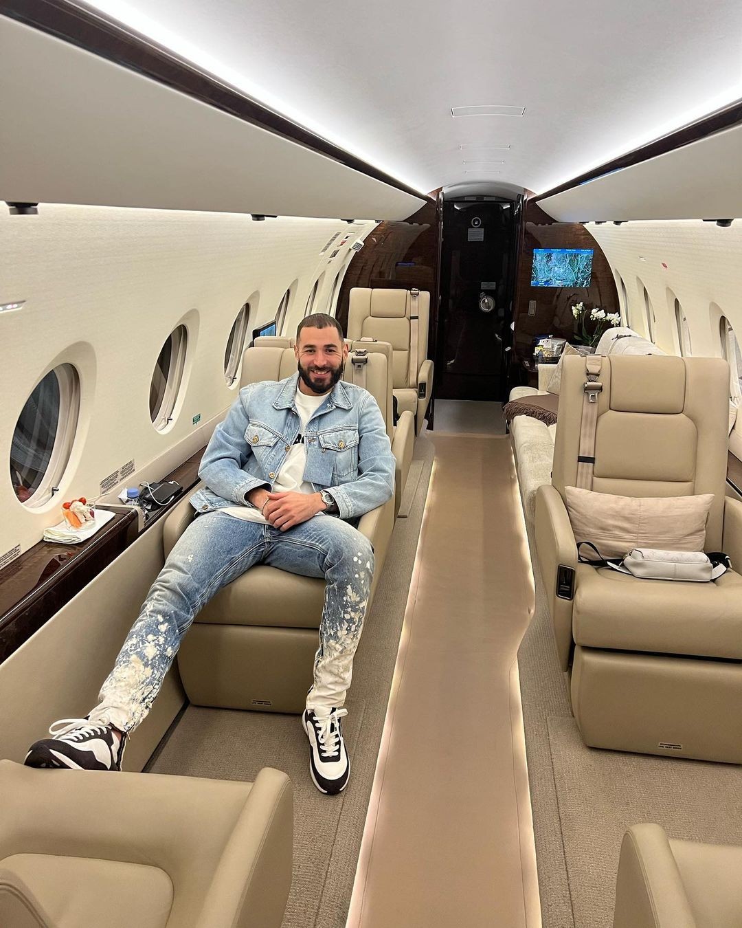 Karim Benzema, o melhor do mundo nos óculos, relógios e colares de luxo
