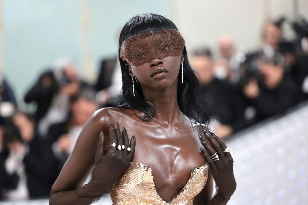 Anok Yai quem é a modelo dona do vestidosensação do Met Gala Estilo