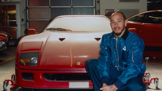 Lewis Hamilton compra e restaura Ferrari rara avaliada em R$ 20 milhões: "O carro dos meus sonhos" Lewis Hamilton compra e restaura Ferrari rara avaliada em R$ 20 milhões: "O carro dos meus sonhos"