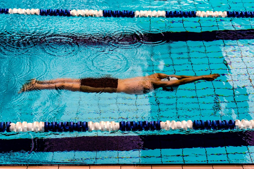 Natação é uma ótima opção de cardio de baixo impacto