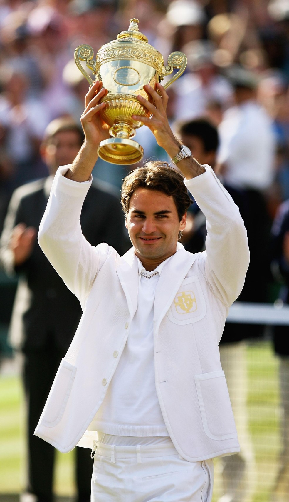 Em 2007, Federer ergueu troféu de Winmbledon com calça de trás para frente (Foto: Ryan Pierse/Getty Images) — Foto: GQ