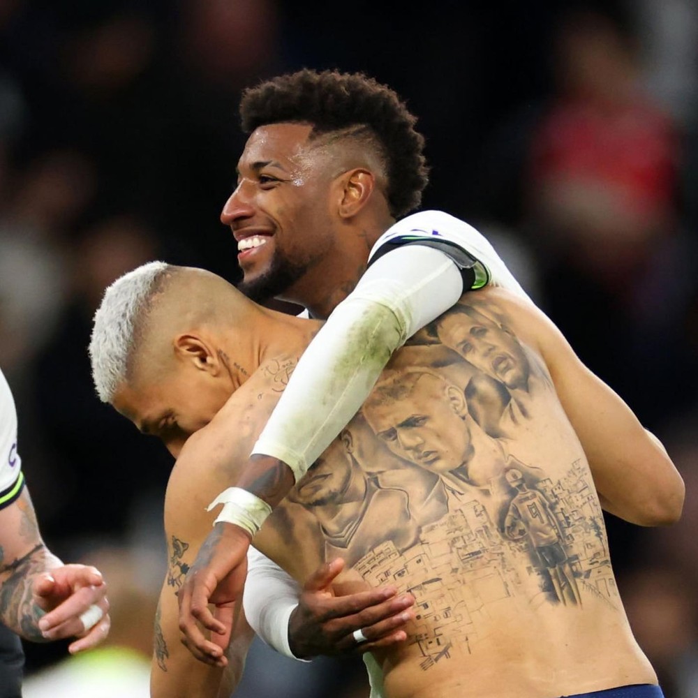 Richarlison visita Emerson Royal, companheiro de Tottenham lesionado em ...