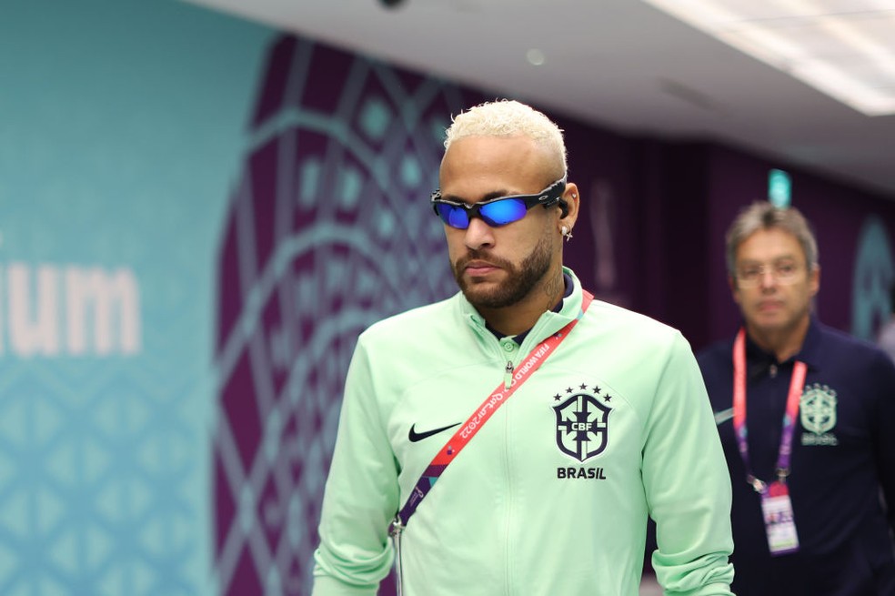 Neymar adota o 'óculos juliet' em chegada ao embate Brasil e Croácia, Esporte Clube