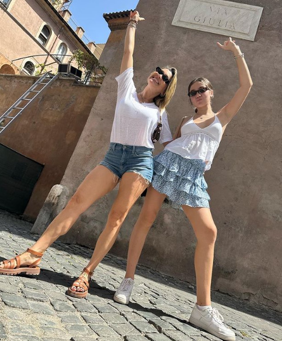 Flávia Alessandra e a filha, Olívia, em Roma, na Itália — Foto: Instagram
