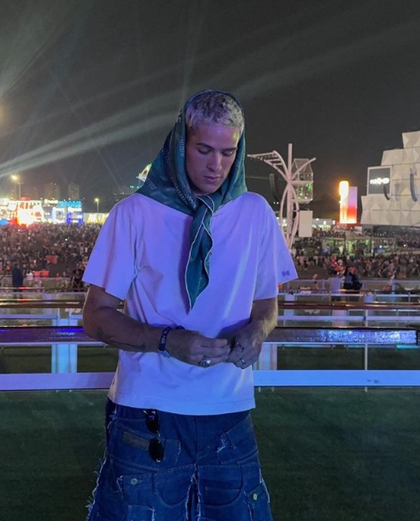 João Guilherme compartilha novas fotos no Rock in Rio, com bolsa de ...