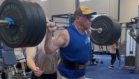 Levantador de peso de 64 anos sobreviveu a um infarto e agora quer encarar carga de 180 kg