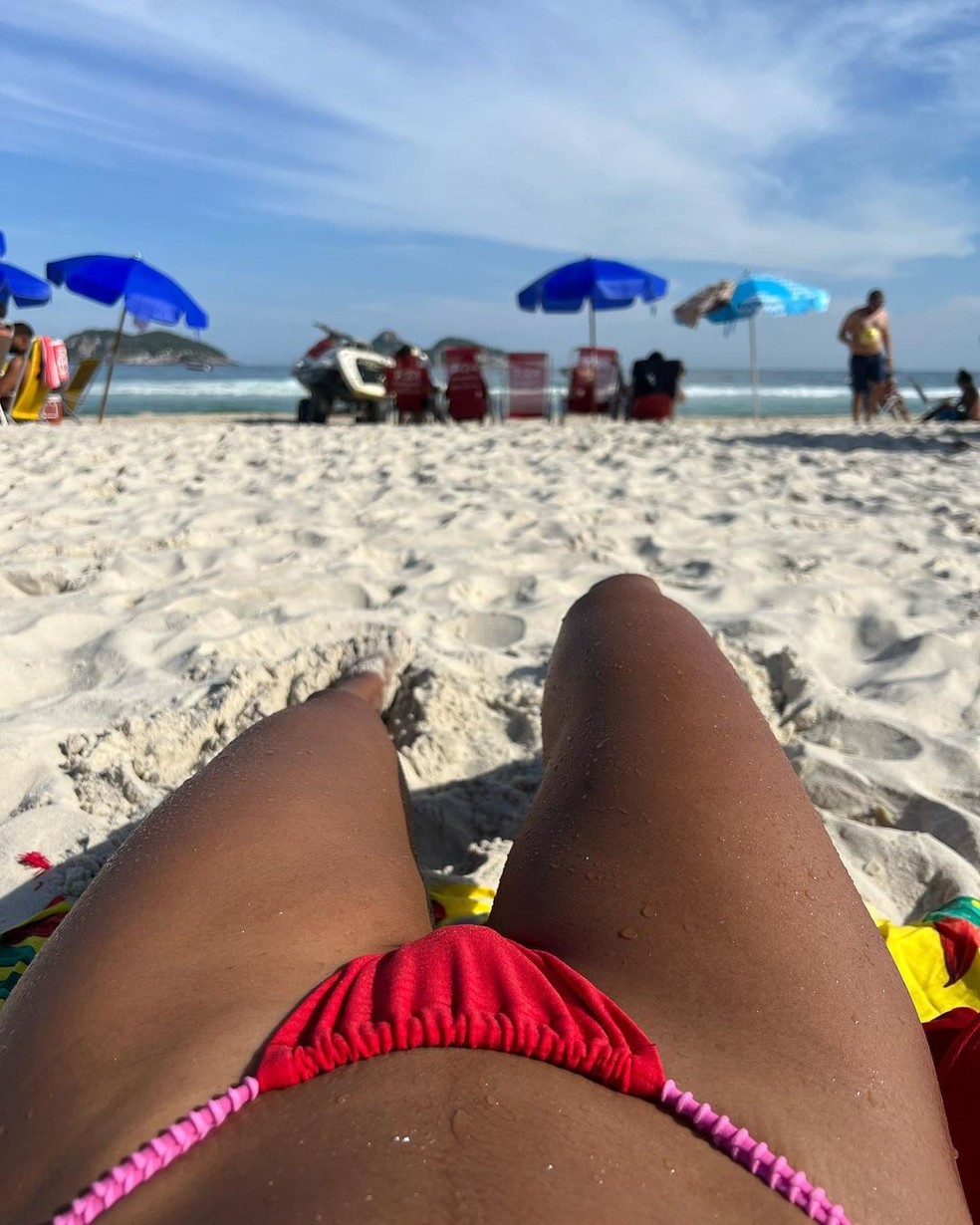 Lucy Alves compartilhou cliques de dia na praia — Foto: Reprodução / Instagram
