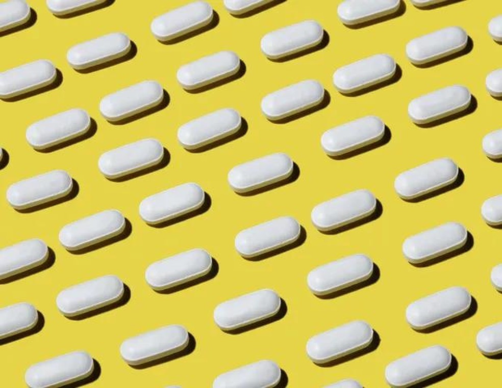 O minoxidil é comumente usado em forma de loção capilar, usado de forma tópica (Foto: Shana Novak/Getty Images) — Foto: GQ
