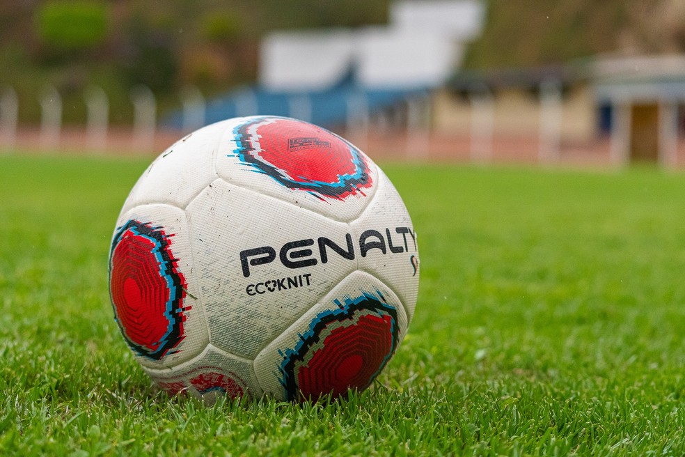 Bola usada pela Federação Boliviana é feita no Brasil — Foto: Divulgação: Penalty