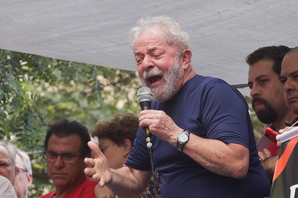 Lula em 2018 fala sobre sua prisão — Foto: Dario Oliveira/Anadolu Agency/Getty Images