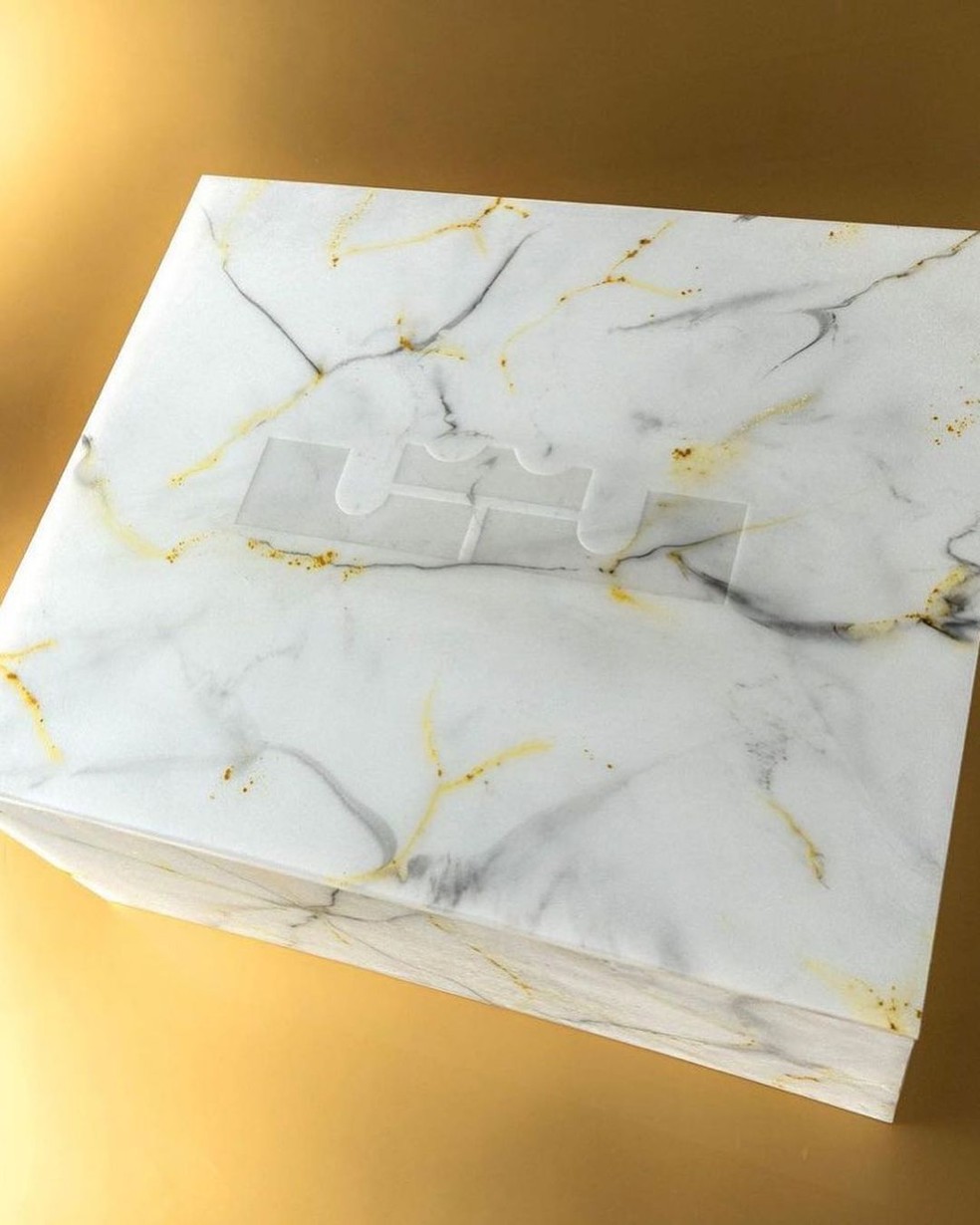 Caixa que levou calçado personalizado da Nike a LeBron foi feita de mármore — Foto: Divulgação Nike