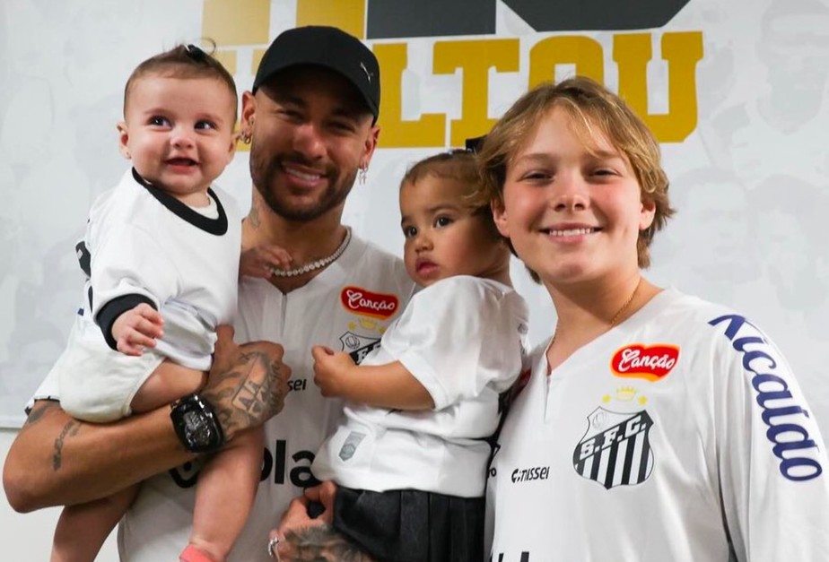 Davi Lucca manda mensagem para o pai, Neymar Jr., na volta ao Santos:  'Marca muitos gols'